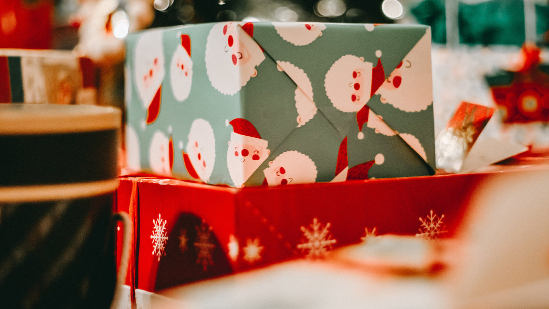 Die Glanzzeit der Weihnachtsgeschenke: Funkelnder Schmuck und zeitlose Uhren