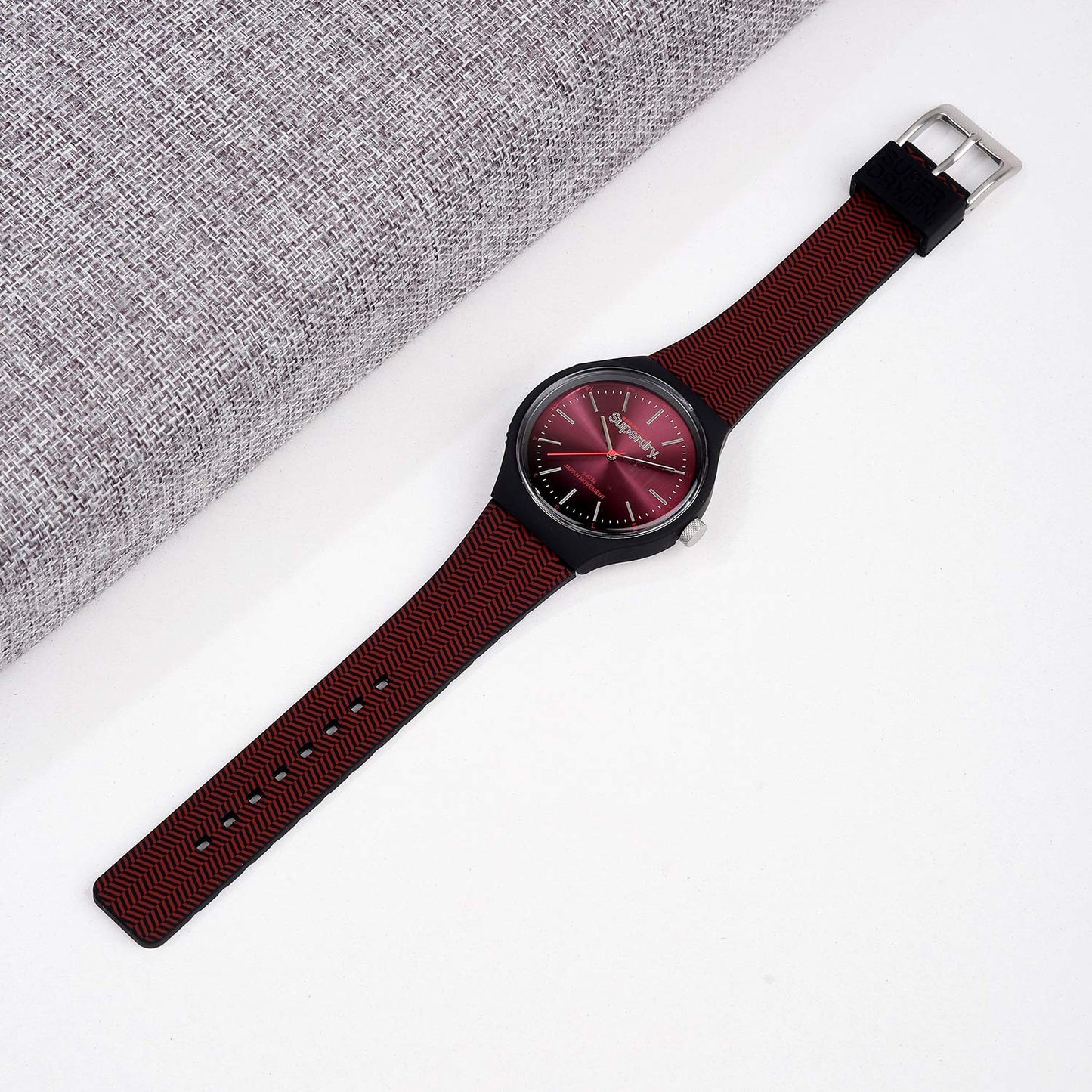 Superdry Damen Analog Quarz Uhr mit Silikon Armband SYG184RB