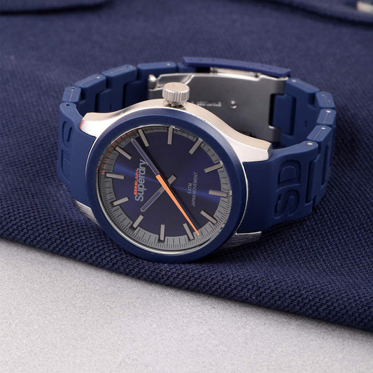 Superdry Herren Analog Quarz Uhr mit Silikon Armband SYG211US