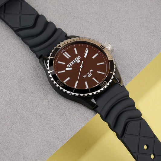 Superdry Herren Analog Quarz Uhr mit Silikon Armband SYG241E